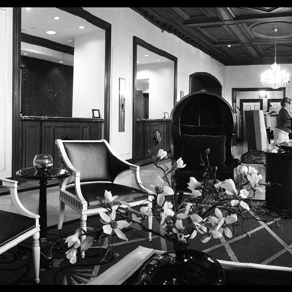 9/29/2012에 Phil님이 The Raphael Hotel, Autograph Collection에서 찍은 사진