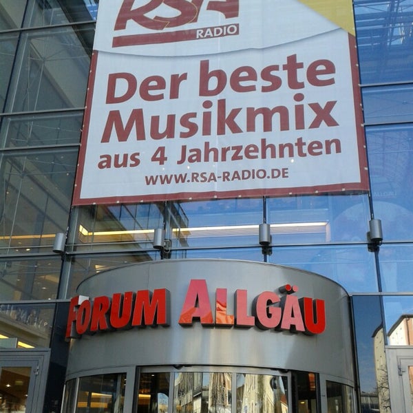 รูปภาพถ่ายที่ Forum Allgäu โดย Petra K. เมื่อ 2/14/2014