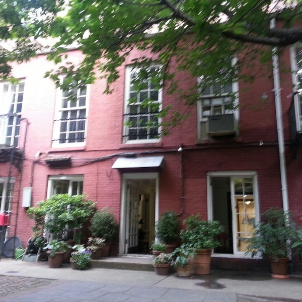 6/24/2013 tarihinde Stan K.ziyaretçi tarafından Greenwich House Music School'de çekilen fotoğraf