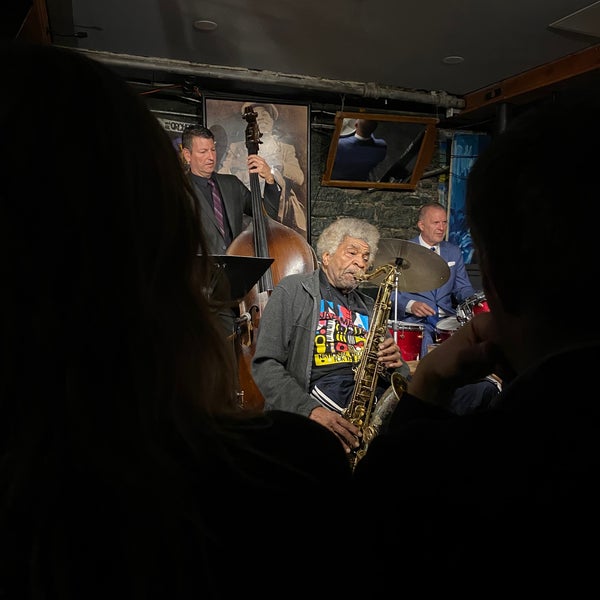 Photo taken at Smalls Jazz Club by Stan K. on 10/12/2022