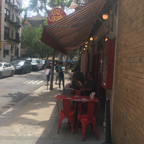 Foto tirada no(a) Cornelia Street Cafe por Stan K. em 6/6/2018