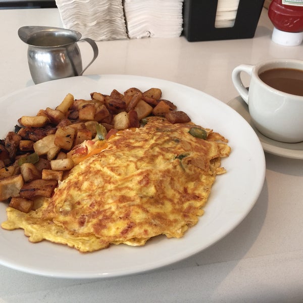 Photo taken at Midnight Express Diner by Stan K. on 7/20/2015