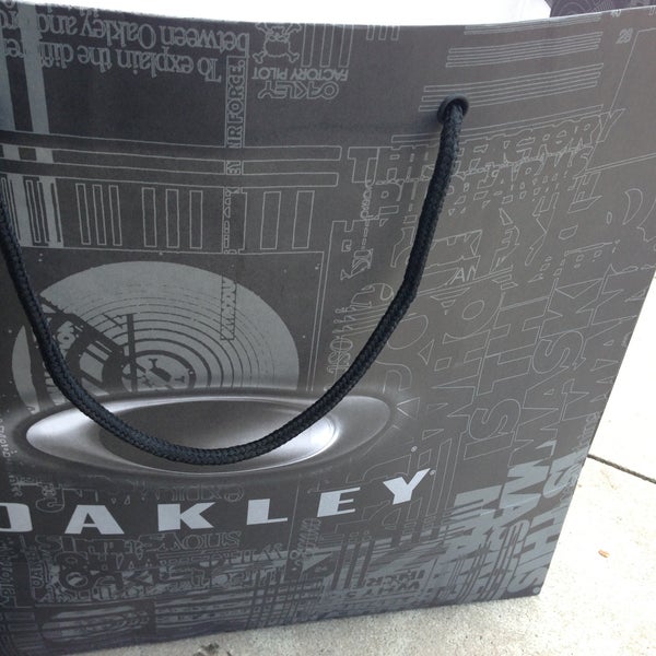 Oakley Store, 8001 S Orange Blossom Trl Orlando, FL