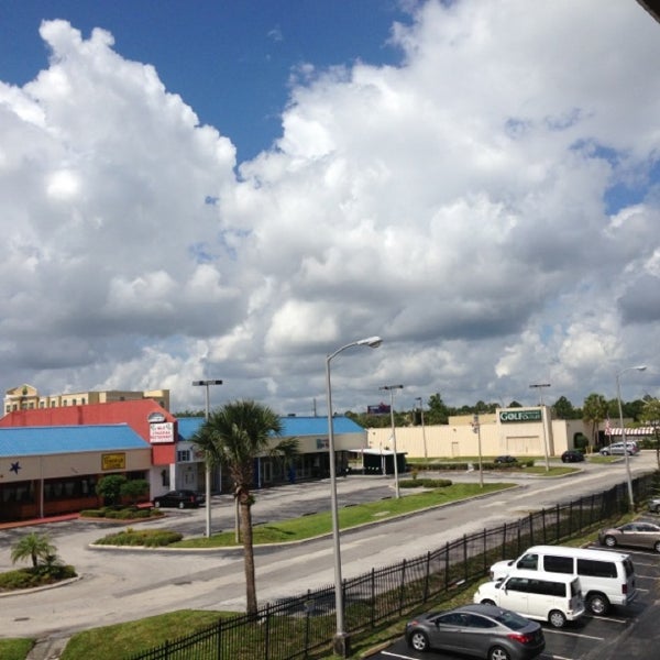 5/22/2013 tarihinde meshary A.ziyaretçi tarafından Howard Johnson Inn Orlando International Drive'de çekilen fotoğraf
