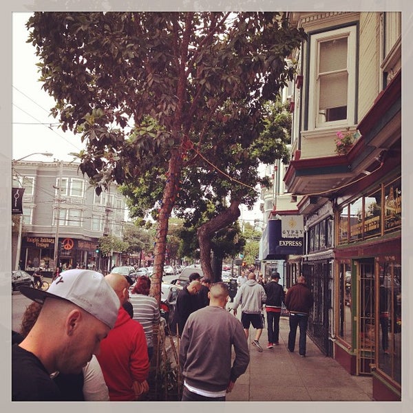 9/14/2013 tarihinde Yonder B.ziyaretçi tarafından Derby Of San Francisco'de çekilen fotoğraf