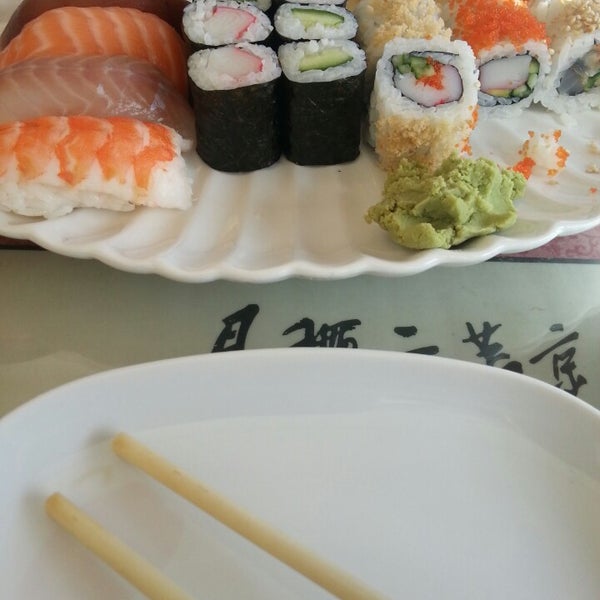 Photo prise au Mai-Ling Chinese &amp; Sushi par Gul E. le9/22/2013