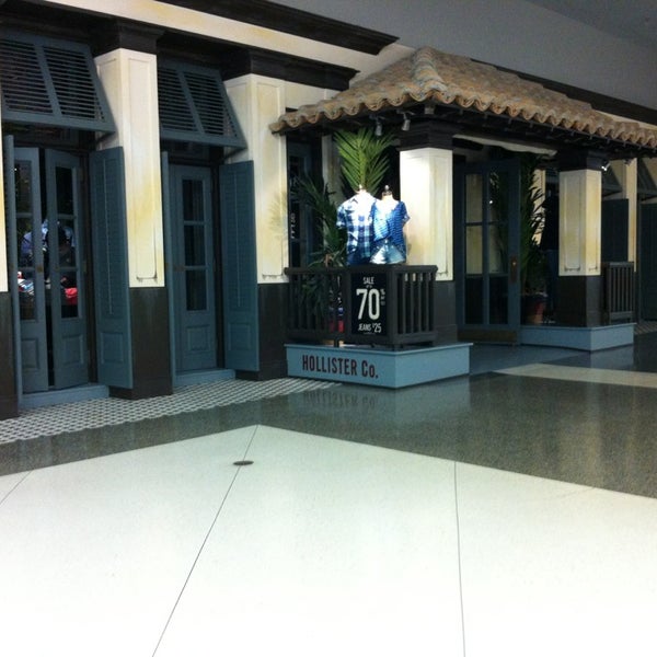 hollister del amo mall