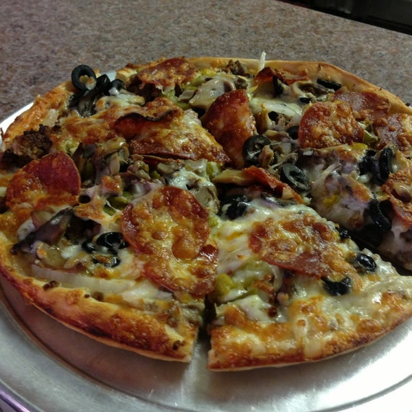 Foto diambil di Demetrio&#39;s Restaurant &amp; Pizza oleh Lisa T. pada 1/14/2013