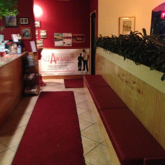 Foto diambil di Demetrio&#39;s Restaurant &amp; Pizza oleh Lisa T. pada 11/6/2012