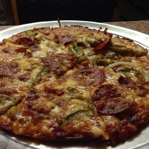 Foto diambil di Demetrio&#39;s Restaurant &amp; Pizza oleh Lisa T. pada 10/7/2013