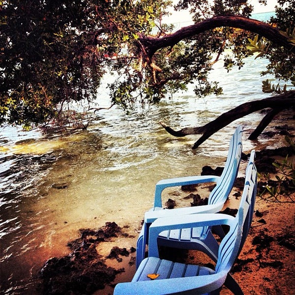 Снимок сделан в Key Largo Grande Resort &amp; Beach Club пользователем Tara H. 12/2/2012