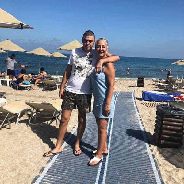 Foto diambil di Creta Maris Beach Resort oleh TC Filiz Y. pada 10/14/2019