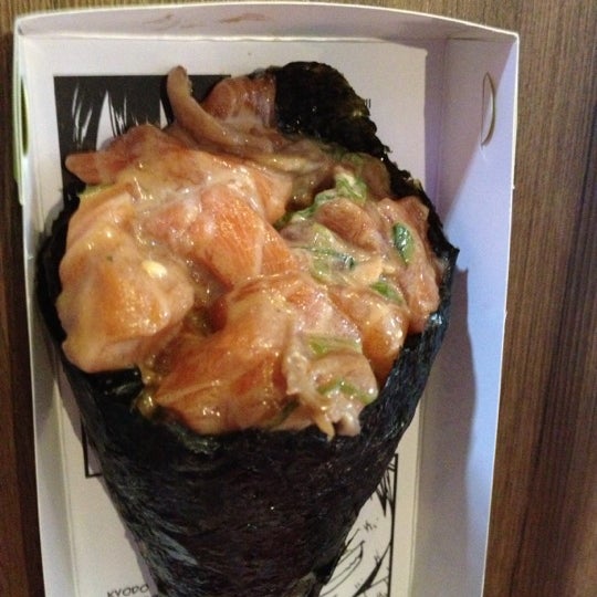 รูปภาพถ่ายที่ Kyodo Sushi โดย Patty เมื่อ 12/11/2012