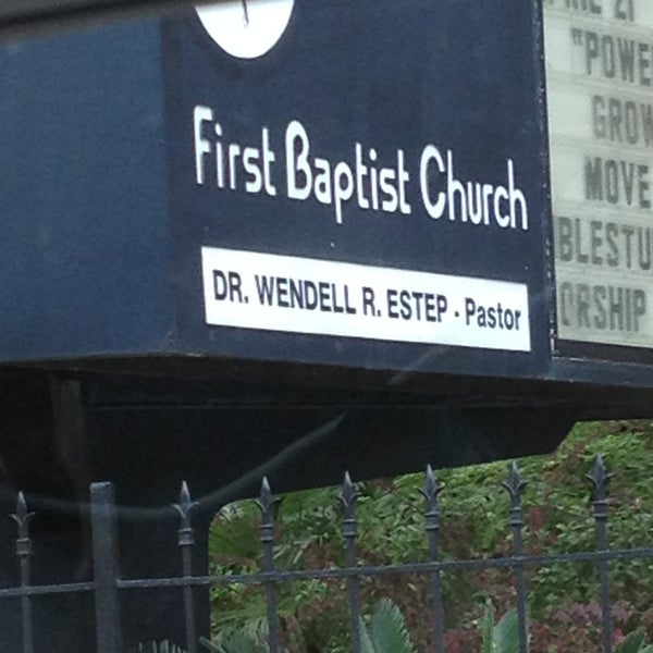 Photo prise au First Baptist Church par Johnny W. le4/18/2013