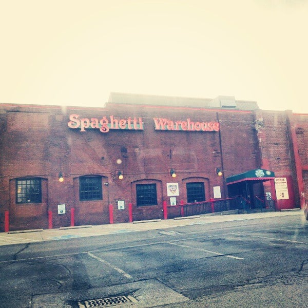 Foto diambil di Spaghetti Warehouse oleh Robb L. pada 1/14/2013