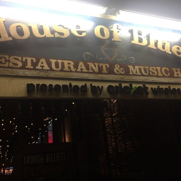 Das Foto wurde bei House of Blues Restaurant &amp; Bar von MC B. am 8/14/2018 aufgenommen