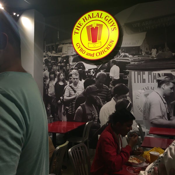 Photo taken at The Halal Guys by Atheer on 8/27/2016