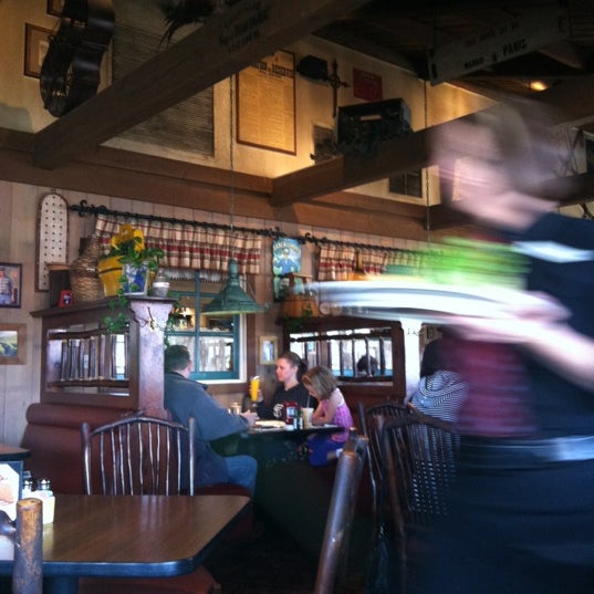 Foto diambil di Mimi&#39;s Cafe oleh Connie pada 12/1/2012