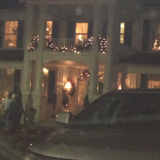Photos At Christmas Tree Hill In The Mansion 3 Tips From 183 Visitors