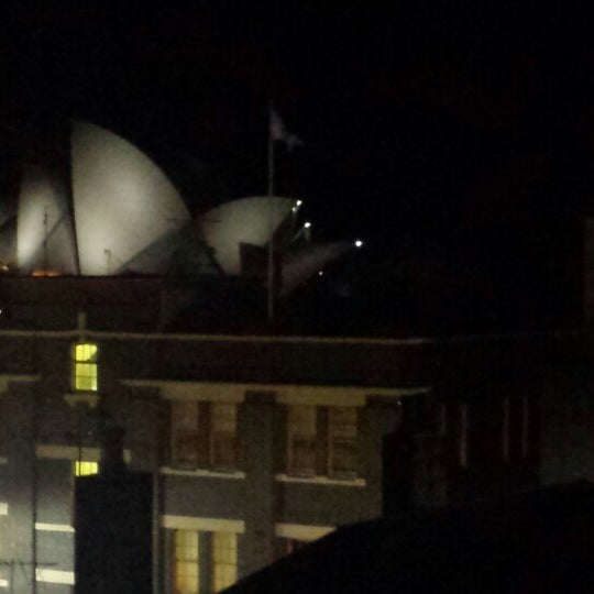 Foto tirada no(a) Harbour Rocks Hotel Sydney por Randal H. em 6/29/2014