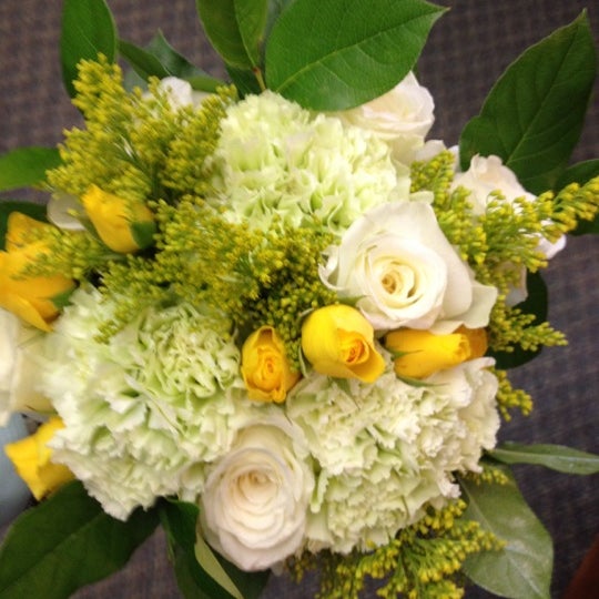 Great wedding flowers at reasonable prices...any color or style!