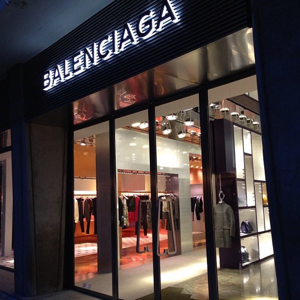 Balenciaga Place Vendôme - 2 tips from visitors