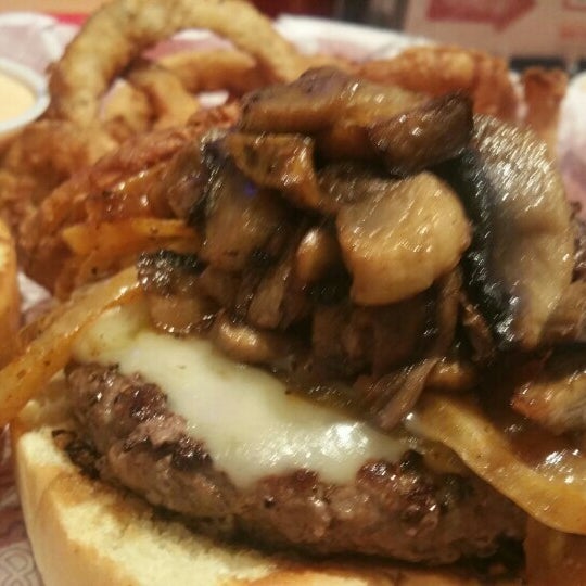Photo taken at Fuddruckers by Alec N. on 7/17/2016