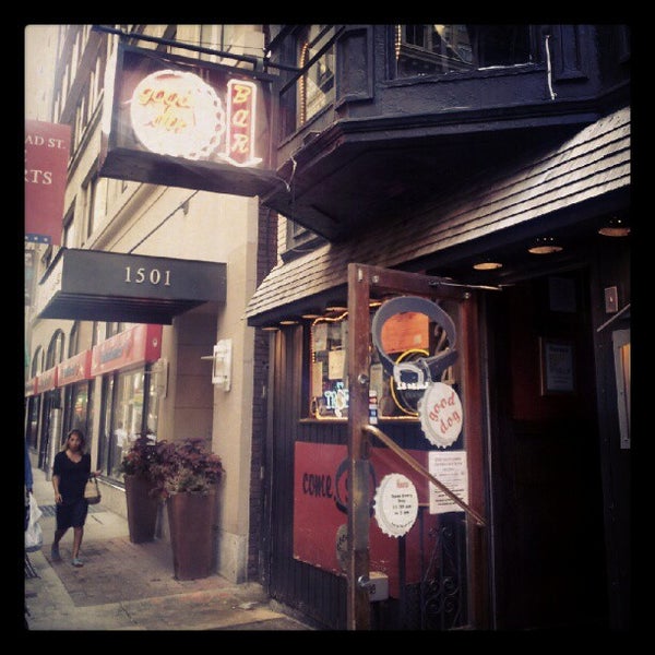 Good Dog Bar & Restaurant - Bar in Philadelphia
