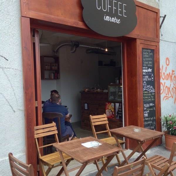 Photo prise au Coffee imrvére par Happy le6/16/2014