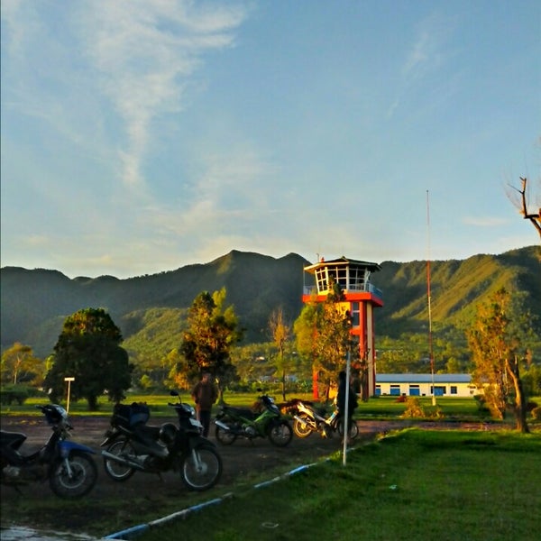 Terminal kedatangan/berangkat Bandara Frans Sales Lega (RTG) Airport