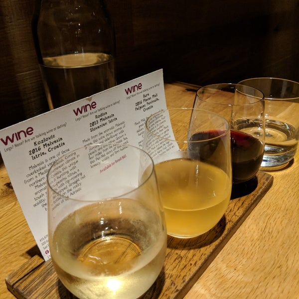 Foto tirada no(a) ENO Wine Bar por Alice em 8/17/2018