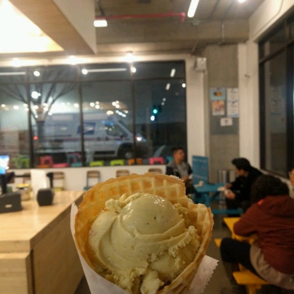 Photo taken at Little Giant Ice Cream by Alice on 3/29/2017