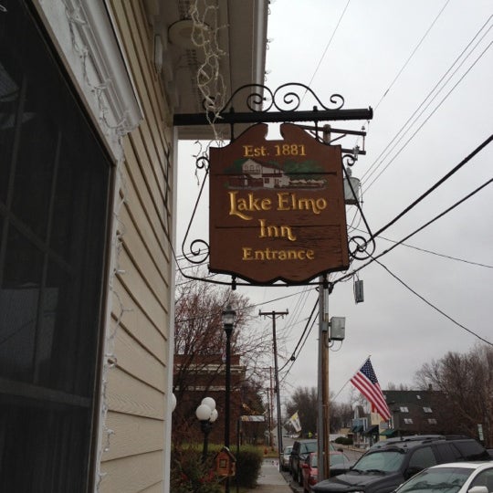 รูปภาพถ่ายที่ Lake Elmo Inn โดย Colleen เมื่อ 11/11/2012