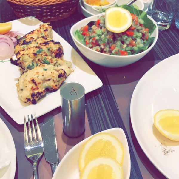 Das Foto wurde bei Dilli Restaurant von A.Turki ⚫. am 4/29/2017 aufgenommen
