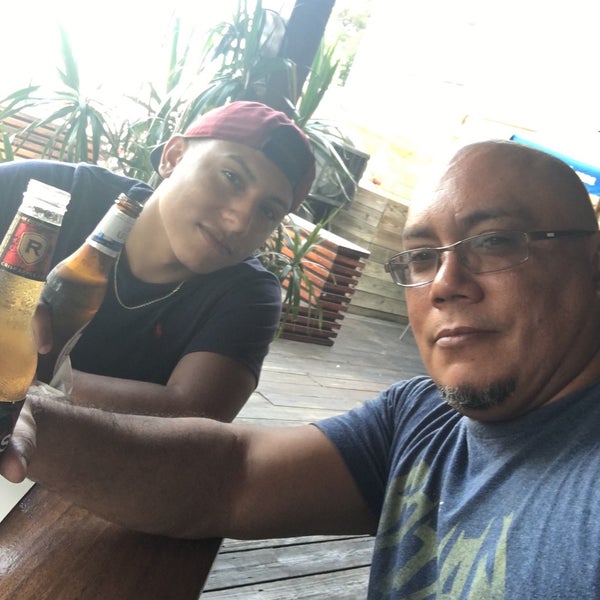 6/21/2016에 Manny님이 Mango&#39;s at Ocean Park에서 찍은 사진