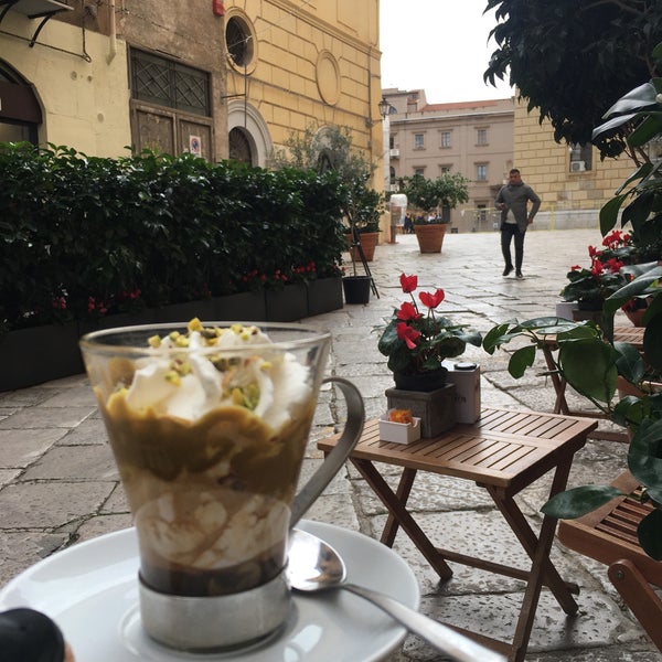 Foto diambil di Ideal Caffé Stagnitta oleh Esra K. pada 1/4/2020