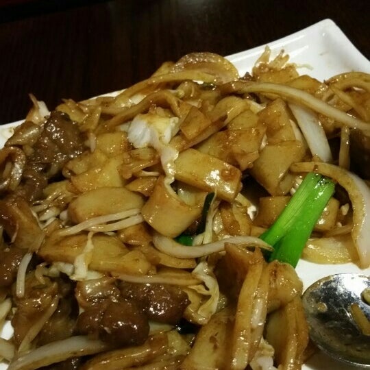 Photo taken at Lao Sze Chuan - Uptown Broadway by Lucy L. on 3/21/2016