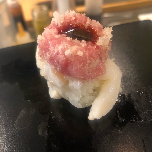 รูปภาพถ่ายที่ Tanoshi Sushi โดย Vanessa S. เมื่อ 7/13/2019