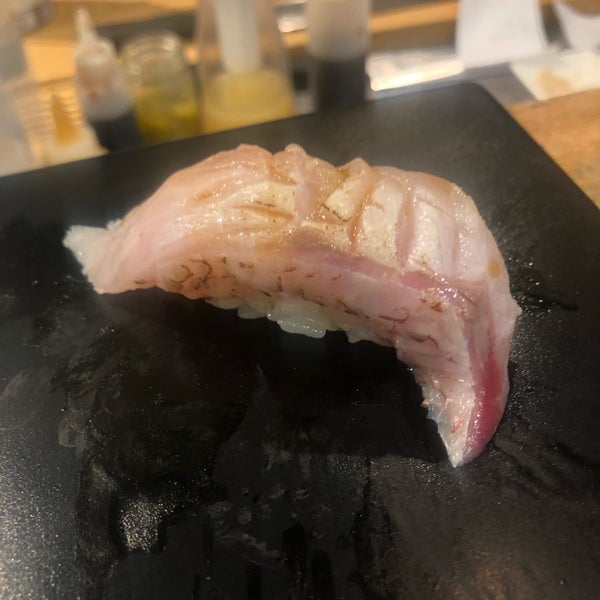 Foto scattata a Tanoshi Sushi da Vanessa S. il 7/13/2019