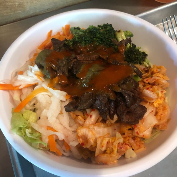 รูปภาพถ่ายที่ Kimchi Grill โดย Vanessa S. เมื่อ 5/19/2019