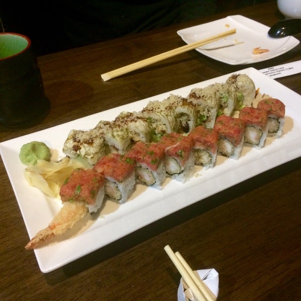 Снимок сделан в Hida Japanese Restaurant пользователем Vanessa S. 2/9/2015