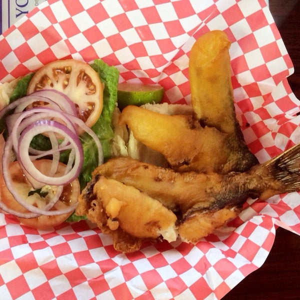 รูปภาพถ่ายที่ King Seafood โดย Vanessa S. เมื่อ 2/9/2014