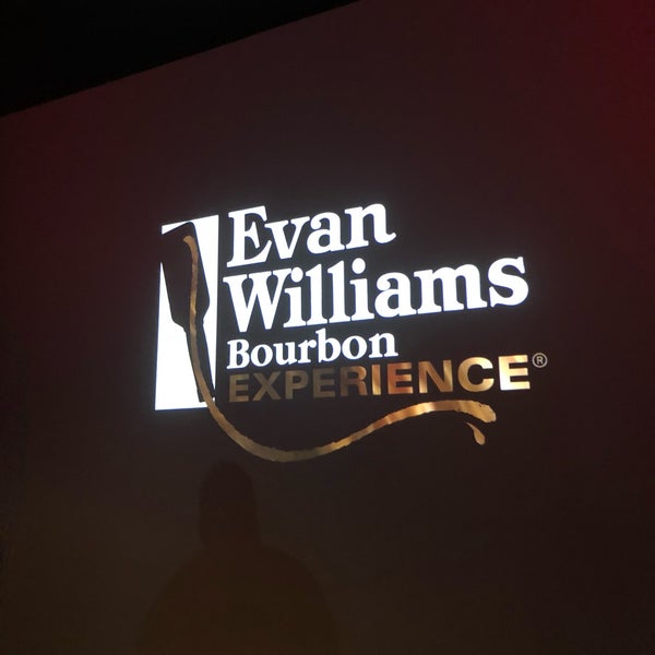 Foto diambil di Evan Williams Bourbon Experience oleh Vanessa S. pada 10/14/2018