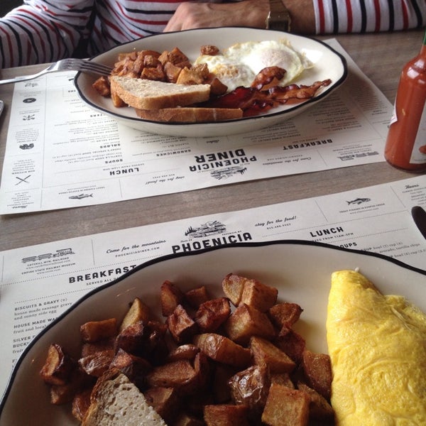 รูปภาพถ่ายที่ Phoenicia Diner โดย Alex เมื่อ 11/3/2013