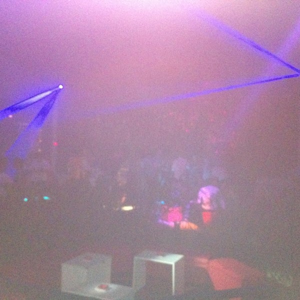 8/10/2013にUlisesがShine Luxury Nightclubで撮った写真