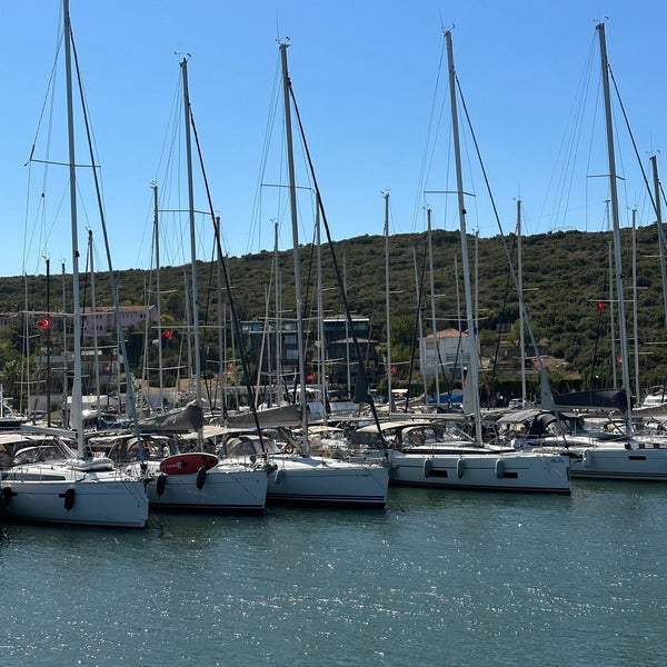 Foto diambil di Teos Marina oleh . pada 9/13/2023