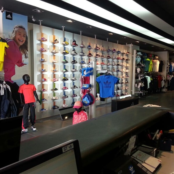 Adidas top outlet chinatown