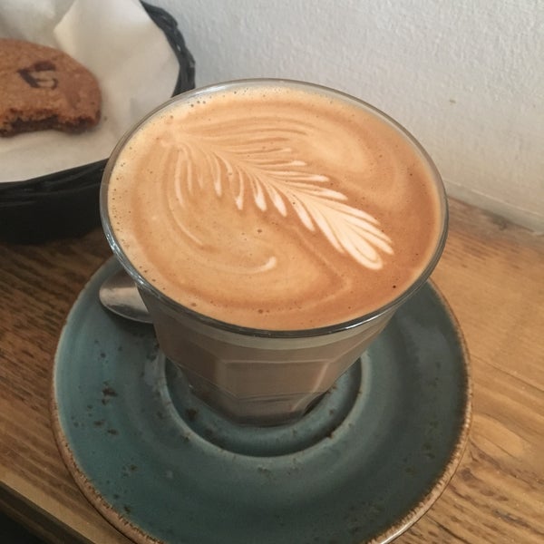 3/19/2017 tarihinde Etienne N.ziyaretçi tarafından The Coffee Jar'de çekilen fotoğraf