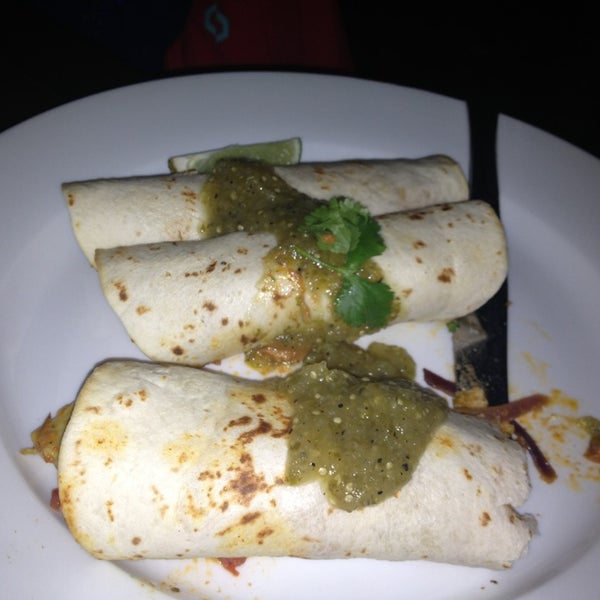 Снимок сделан в Bueno Loco Mexican Restaurante пользователем Mark M. 1/30/2013