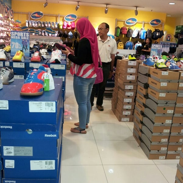 The Athlete S Foot Bandung Indah Plaza 2nd Floor